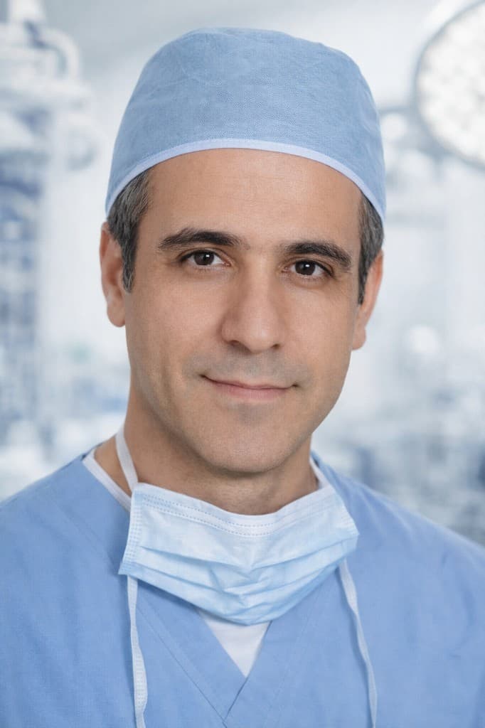 Dr. Fereidoon Memari — Associate Professor · Surgical Oncologist · Cancer Researcher